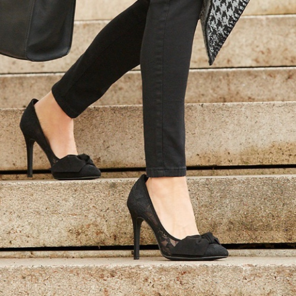 LC Lace High Heels in black